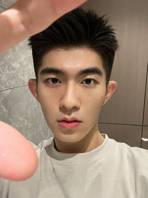 男生美白沒那么難！4招養出干凈透亮臉