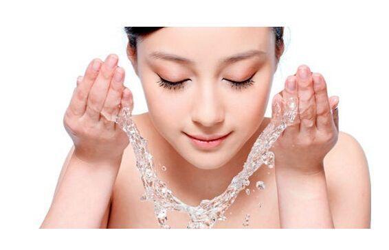 夏日肌膚自救指南：清潔補(bǔ)水全攻略