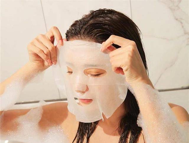 秋季護(hù)膚全攻略：保持肌膚水潤與光滑的秘訣