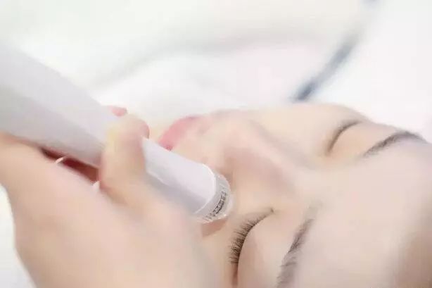 告別草莓鼻！3步科學(xué)去黑頭