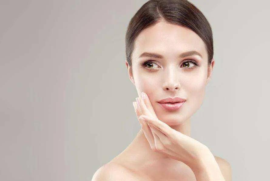 一到冬天皮膚就容易泛紅干燥、滿臉起皮？