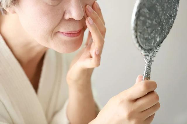 導致皮膚衰老的原因和行為都有哪些