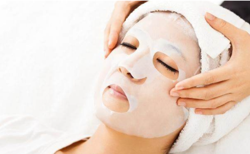 干皮逆襲指南：告別卡粉起皮，養(yǎng)出冬季水潤素顏肌